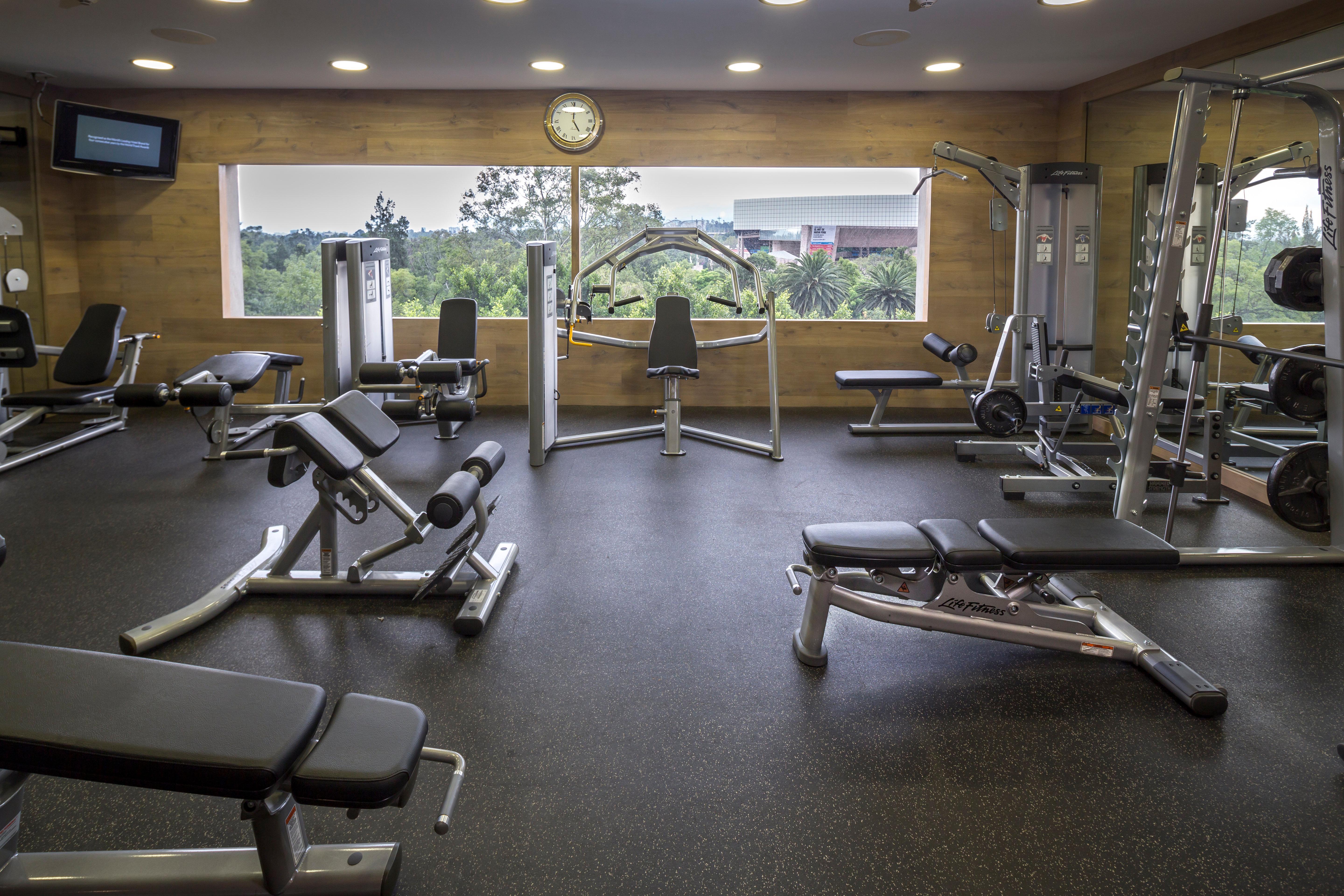 Presidente Intercontinental Mexico City By Ihg Exterior photo A typical gym