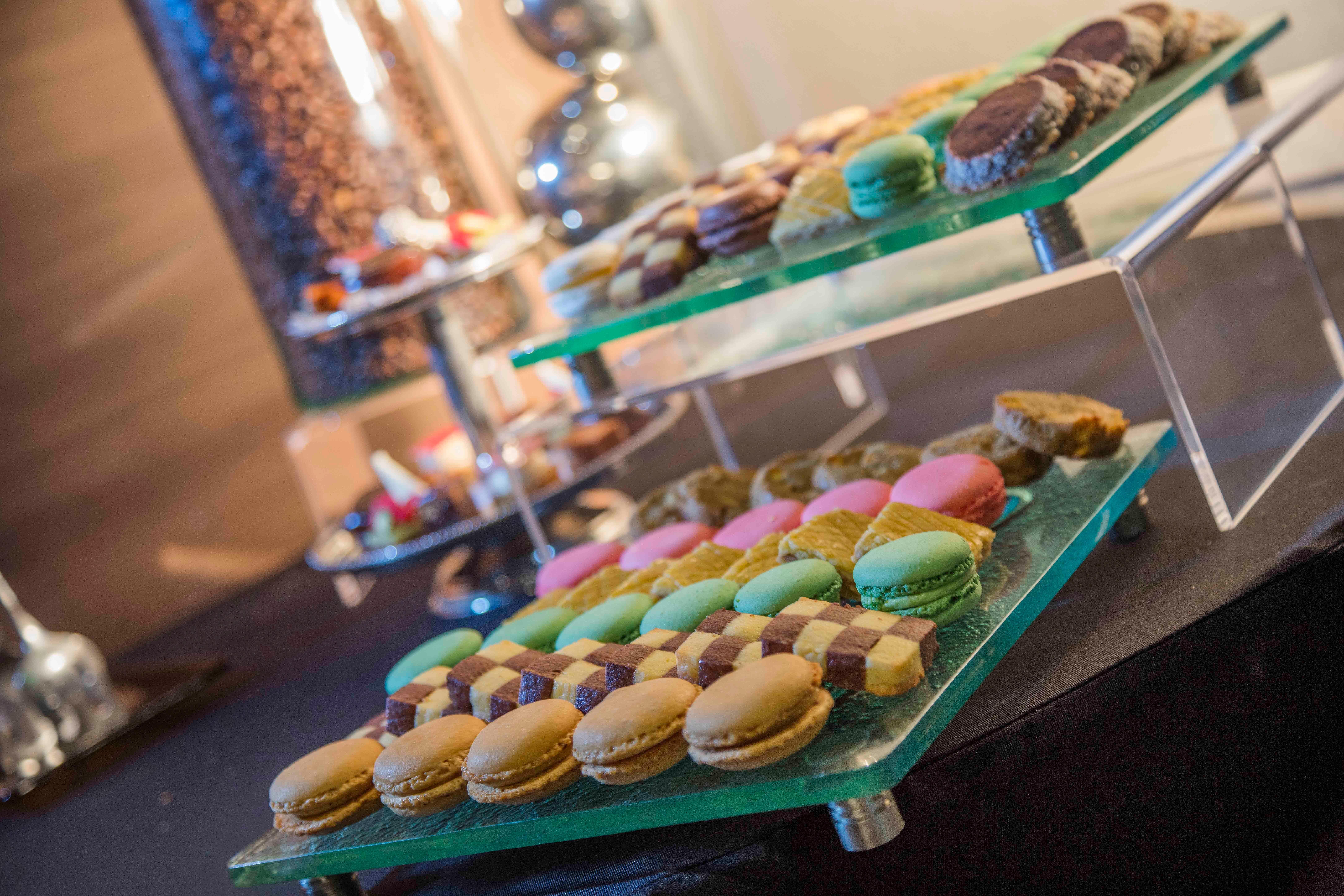 Presidente Intercontinental Mexico City By Ihg Exterior photo A selection of petits fours