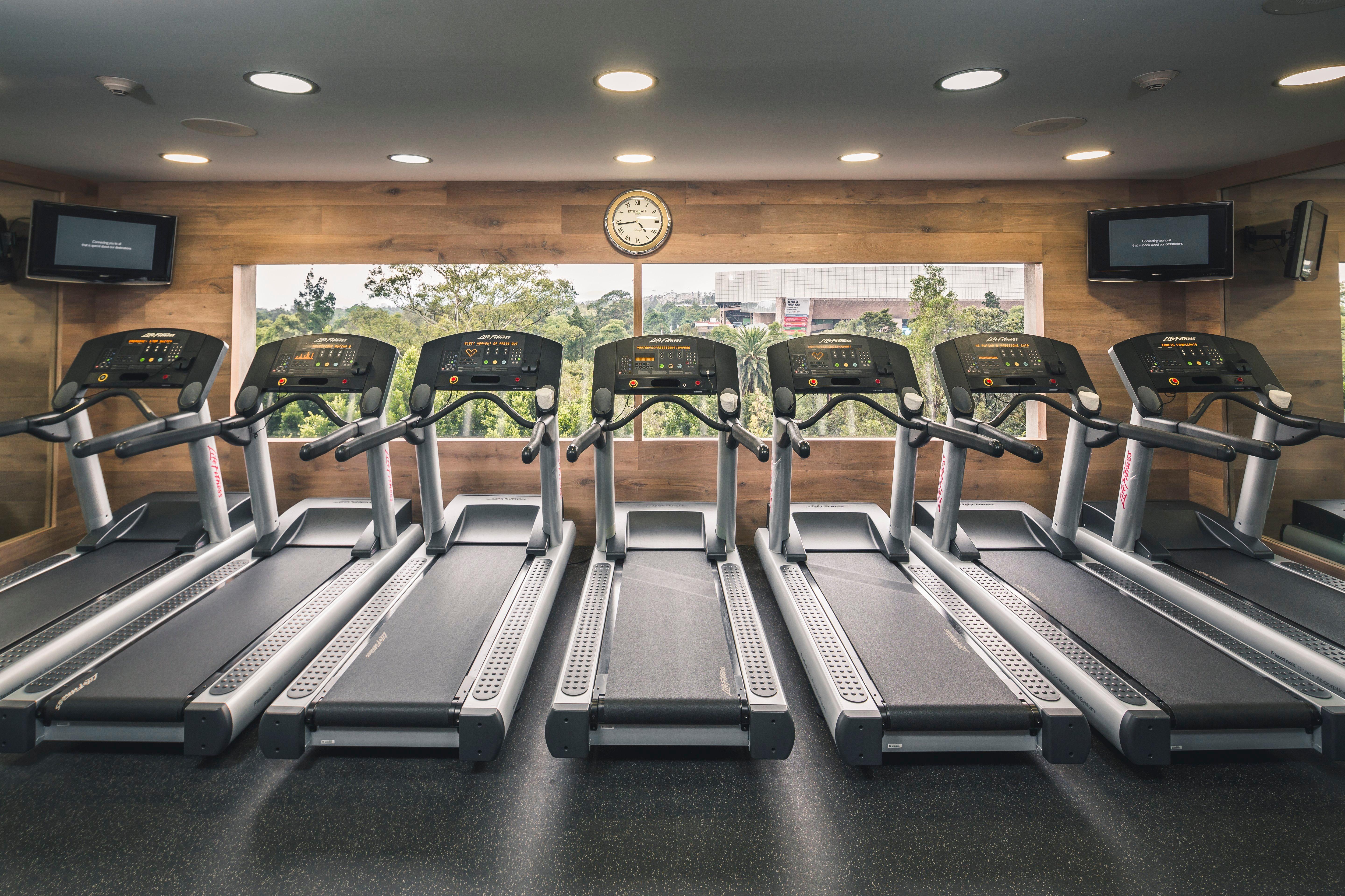 Presidente Intercontinental Mexico City By Ihg Exterior photo Treadmills in a gym